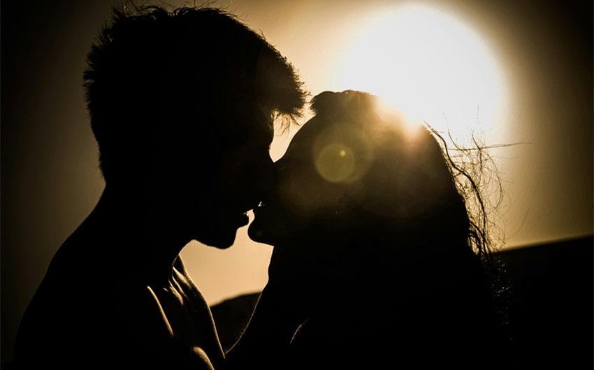 How Can Christians Navigate Kissing in Datin